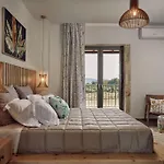 Arianna, Close To The Beach! By Mindyourvilla