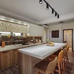 Villa Arianna, Close To The Beach! By Mindyourvilla