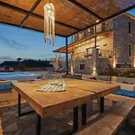 Arianna, Close To The Beach! By Mindyourvilla