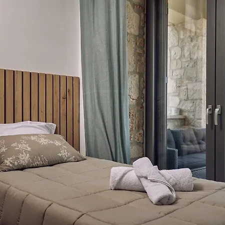 Arianna, Close To The Beach! By Mindyourvilla *