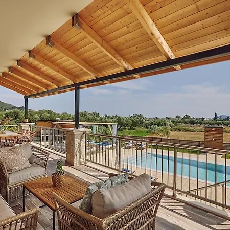 Arianna, Close To The Beach! By Mindyourvilla *