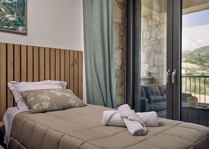 Arianna, Close To The Beach! By Mindyourvilla *