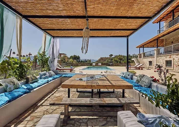Arianna, Close To The Beach! By Mindyourvilla *