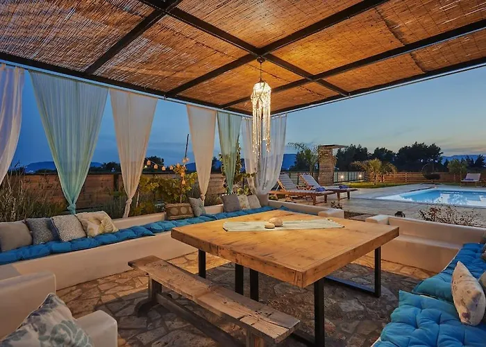 Arianna, Close To The Beach! By Mindyourvilla *