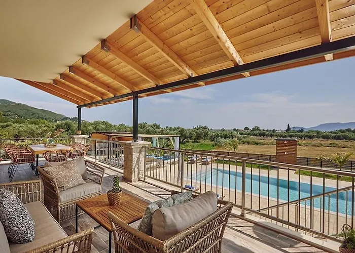 Arianna, Close To The Beach! By Mindyourvilla *