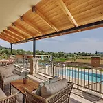 Arianna, Close To The Beach! By Mindyourvilla *