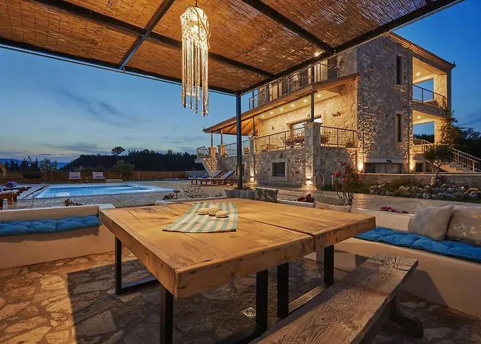 Arianna, Close To The Beach! By Mindyourvilla